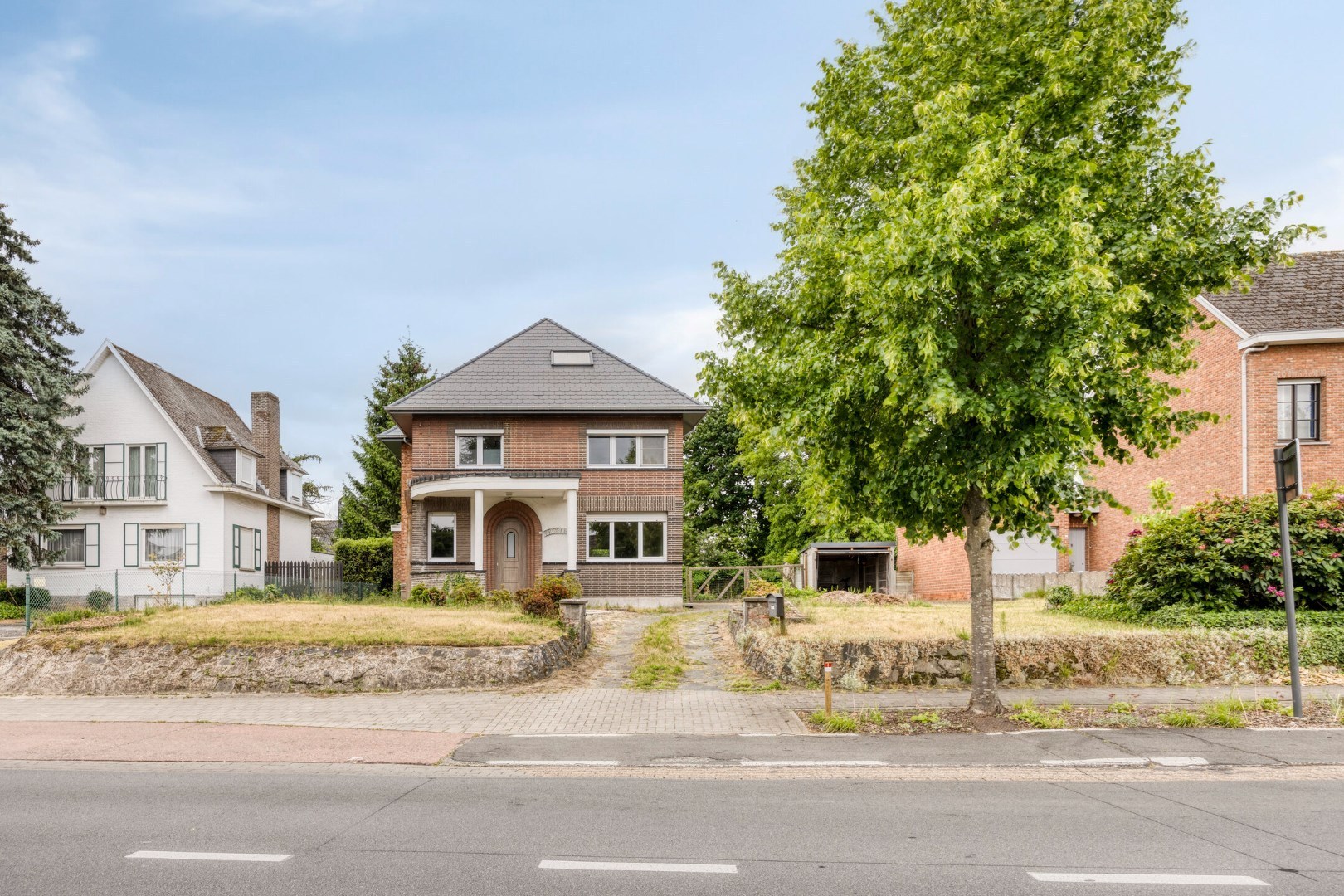 Zeer ruime woning met 4 slpks, garage en tuin. Centrale ligging. - foto 2