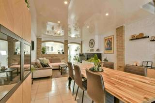 Gerenoveerde rijwoning in centrum Roeselare op wandelafstand van het stadspark, bestaande uit: inkomhal - living - keuken - badkamer - koer -...