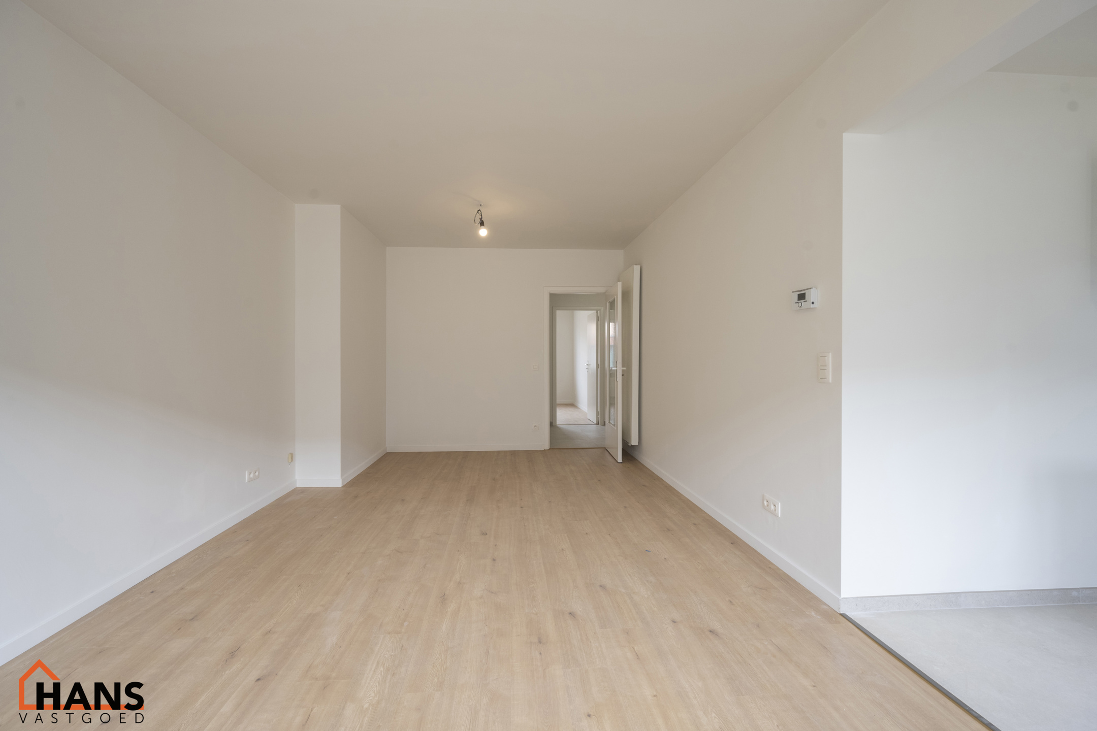 Gerenoveerd gelijkvloersappartement met garagebox. - foto 2