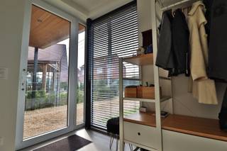 HEDENDAAGSE NIEUWBOUW MET FOCUS OP ENERGIE EFFICIENTIE Deze schitterende half open woning geniet van een rustige ligging in een groene omgeving.Een...