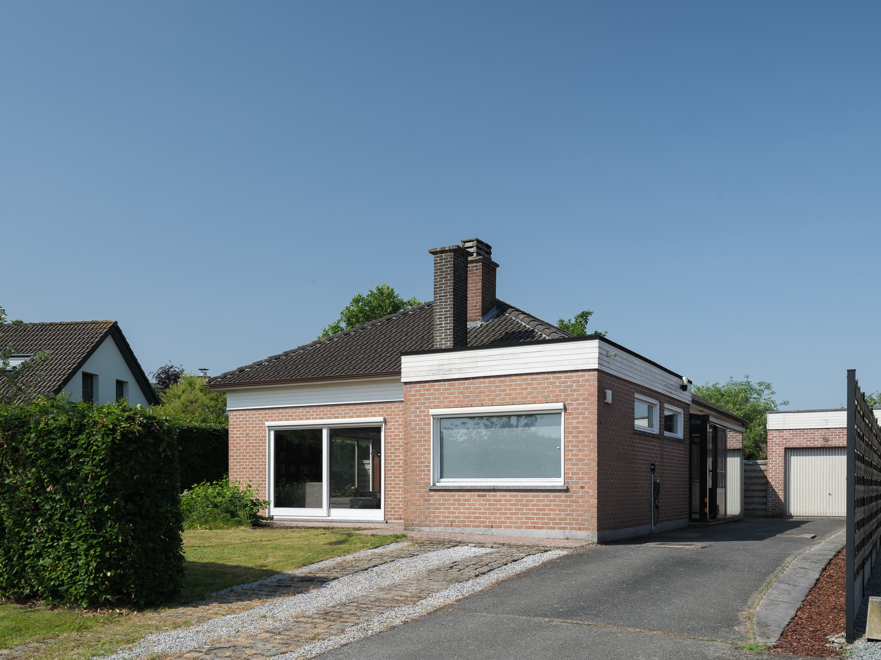 Ruime gezinswoning met praktijkmogelijkheden op een topligging in De Pinte! - foto 1