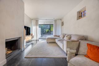 Deze karaktervolle herenwoning (HOB) charmeert vanaf het eerste moment. Authentieke elementen, warme materialen en een hedendaagse afwerking...