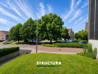 Bouwgrond voor halfopen bebouwing op topligging in Zellik. Bent u op zoek naar de ideale locatie om uw woning te realiseren? Dan is deze bouwgrond voor halfopen bebouwing ongetwijfeld een uitstekende opportuniteit. Het perceel heeft een oppervlakte van 2 are 22 centiare, een straatbreedte van ca. 8 meter en een diepte van ca. 36 meter. De woning dient te worden opgericht met een zijdelingse bouwvrije strook van 3 meter. De geldende bouwvoorschriften sluiten aan bij de bestaande naastgelegen woning, waardoor een harmonieuze integratie in het straatbeeld wordt gegarandeerd. De bouwgrond geniet van een uitstekende ligging in een rustige en residentiële buurt, ideaal voor wie comfortabel wil wonen in een aangename omgeving. Tegelijk bevinden de Brusselse Ring, de E40 en andere belangrijke invalswegen zich op slechts enkele minuten, wat zorgt voor een vlotte verbinding richting Brussel, Gent en Leuven. Ook winkels, scholen, openbaar vervoer en andere dagelijkse voorzieningen bevinden zich in de onmiddellijke omgeving. Een unieke kans om uw eigen woning te bouwen op een centrale, maar tegelijk bijzonder rustige locatie. Troeven: * Bouwgrond voor halfopen bebouwing. * Perceel van 2a 22ca. * Ca. 8 m straatbreedte. * Ca. 36 m perceeldiepte. * Zijdelingse bouwvrije strook van 3 m. * Bouwvoorschriften conform de naastgelegen woning. * Rustige en residentiële ligging. * Vlotte verbinding met de Brusselse Ring en E40. * Nabij winkels, scholen en openbaar vervoerMeer info of een afspraak op kantoor? Contacteer ons via info@structura.be of 02/460.80.46