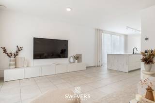 Voor meer info en foto’s, surf naar www.swevers.be – In een rustige en kindvriendelijke buurt van Leopoldsburg wacht deze instapklare halfopen...