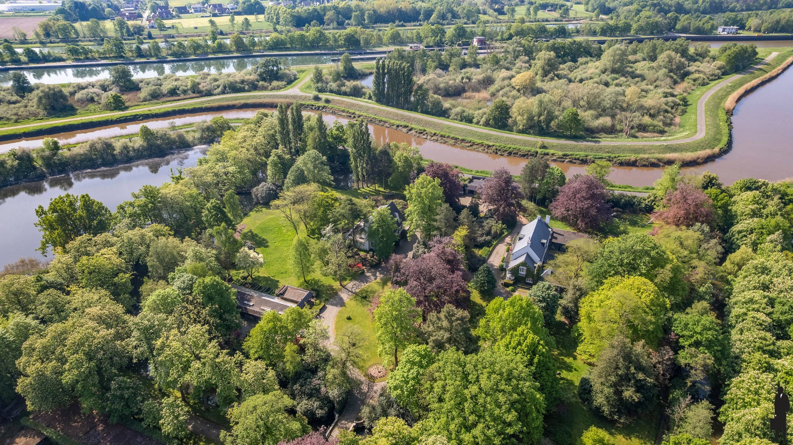 Uniek domein "Hof Van Lachenen" met 2 villa's te koop in Lier.  - foto 2