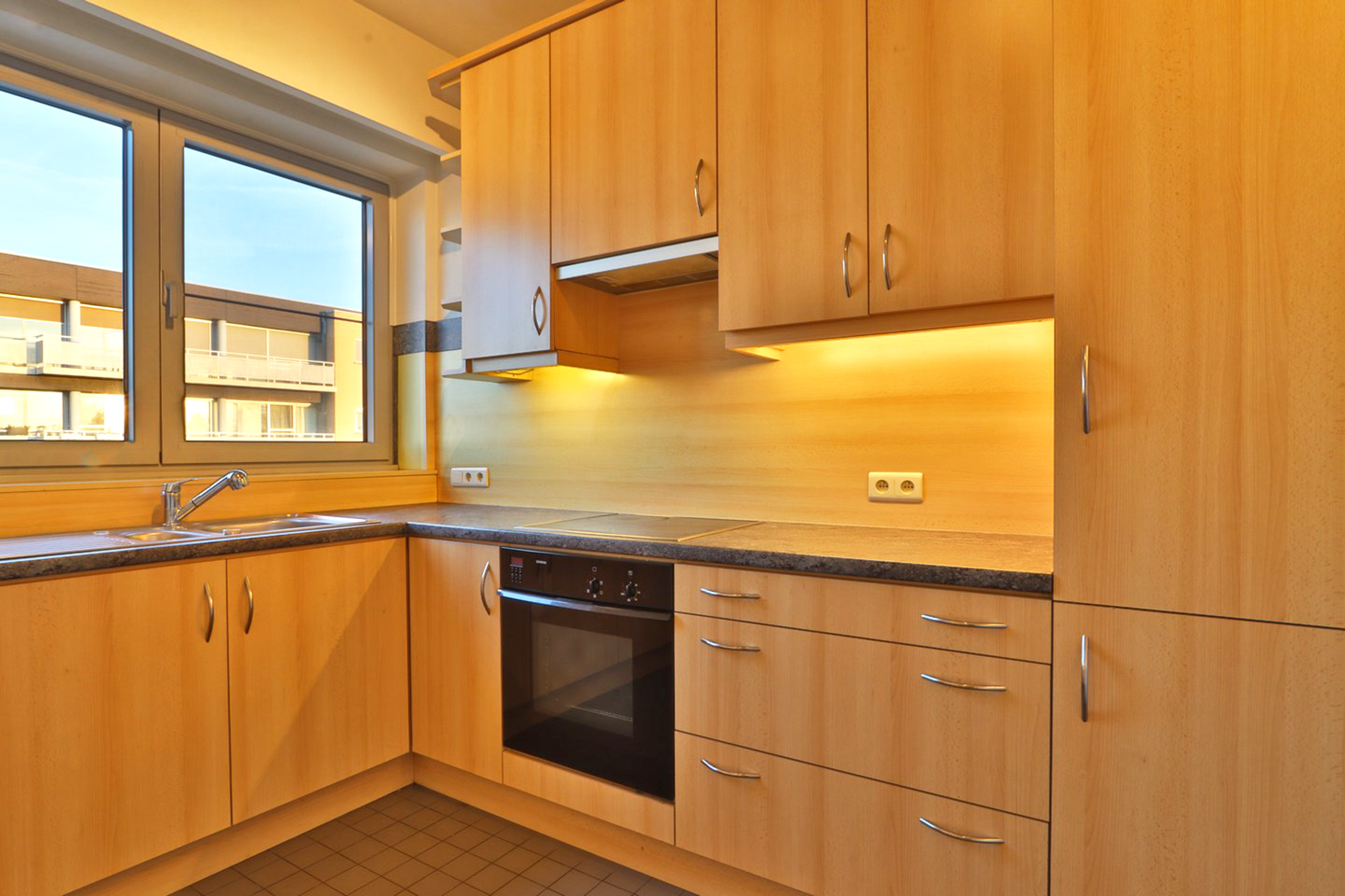 Energiezuinig dakappartement met garagebox in hartje Beveren - foto 4