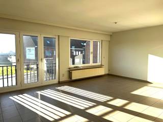 Ready to move in apartment with 2 bedrooms, garage and large terrace in Sint-Lodewijk (Deerlijk)This practical and bright two-bedroom apartment is...