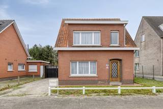 Ontdek deze schitterende, gerenoveerde open bebouwing in het groene Brecht, ideaal voor wie op zoek is naar ruimte, comfort en kwaliteit. De...