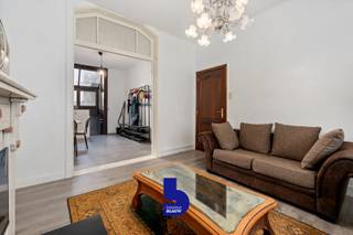 Welkom in de Louisastraat, waar geschiedenis en potentieel samenkomen achter een prachtige, beschermde Art Deco gevel. Deze woning is opgenomen in...