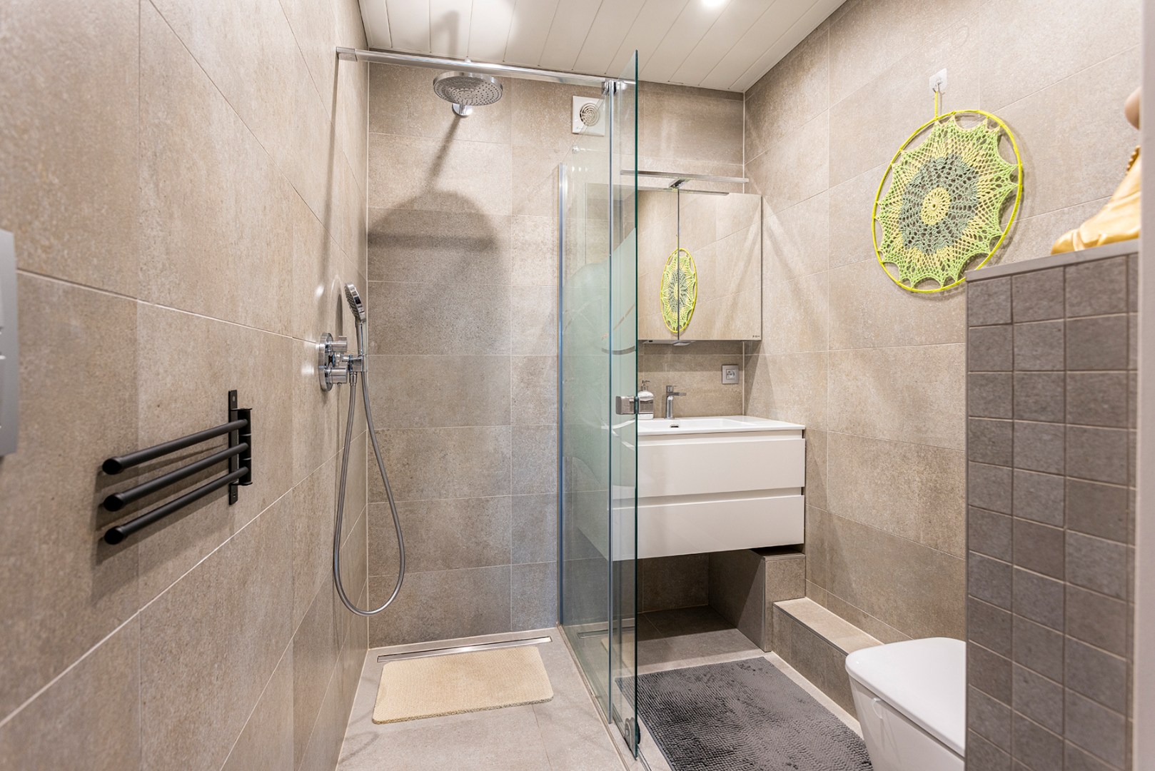 Energiezuinig gerenoveerd 2-slaapkamer appartement (2v) met terras! - foto 3