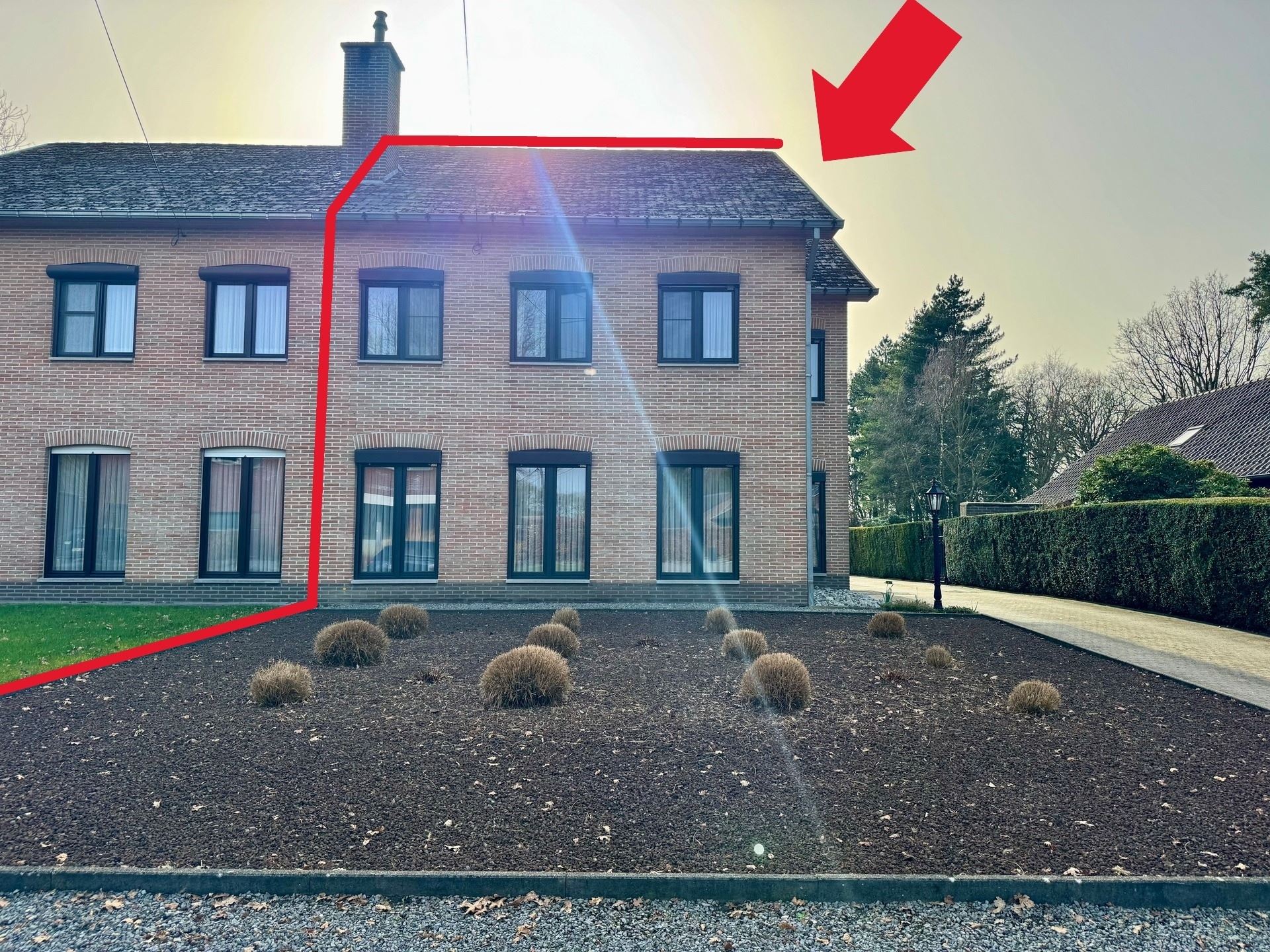 Halfopen bebouwing in rustige straat te As - foto 2