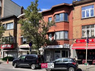 lying in a vibrant neighborhood with excellent accessibility, this yield property offers a unique opportunity for investors. The building consists...