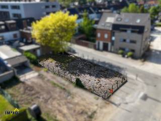 Dit perceel van ongeveer 275 m² is bijzonder geschikt voor het bouwen van een halfopen woning. Met een straatbreedte van circa 8 meter en...
