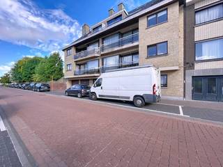 Apartment for rent in Ostend with two bedrooms, front and back terraces and liftQuietly located apartment on the first floor with elevator, in a small and quiet residence, within walking distance of shops, public transport and bustling city life.This pleasant residential apartment is located just outside the hustle and bustle of the city center, yet with all the shops nearby, just 100 metres from the E40 motorway.Layout:-entrance hall-living space with access to the front terrace-kitchen-storage-toilet-bathroom-bedroom 1-bedroom 2-bedroom 3 /dressing room-rear terraceExtra information:-Located in a small and quiet residence-Elevator availableAvailable: 01/12/2025General costs: €60/monthWater deposit: €40/monthMandatory to rent the garage box, located in the same complex, for €90/month (included)Are you interested in this property for rent in Ostend? Go to the website www.dewaele.com, click on the property you want to rent. Via the red button “request your visit”, we ask you to fill out a profile briefly. After that, we will contact you for a visit. Appointments cannot be made by phone.