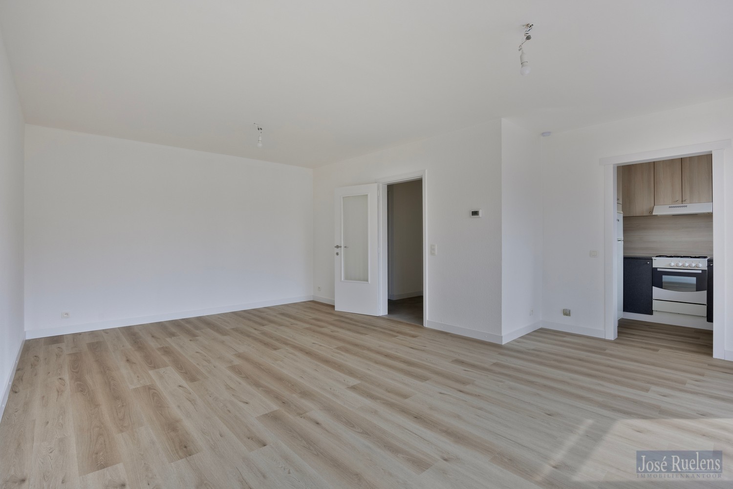 Recent gerenoveerd 2-slaapkamerappartement met privé garagebox - foto 4