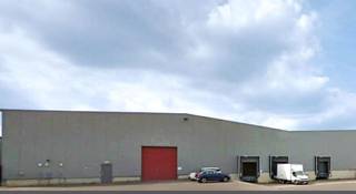 Bâtiment d'entrepôt logistique de 3 250 m² à louer sur un site de 15 050 m², à peine à 1 km de la bretelle d'accès à l'E40 34 et avec un accès...