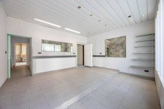 Deze te renoveren woning is terug te vinden in Wielsbeke, nabij centrum en alle faciliteiten ( scholen, winkels,....). Rechtstreekse toegang...