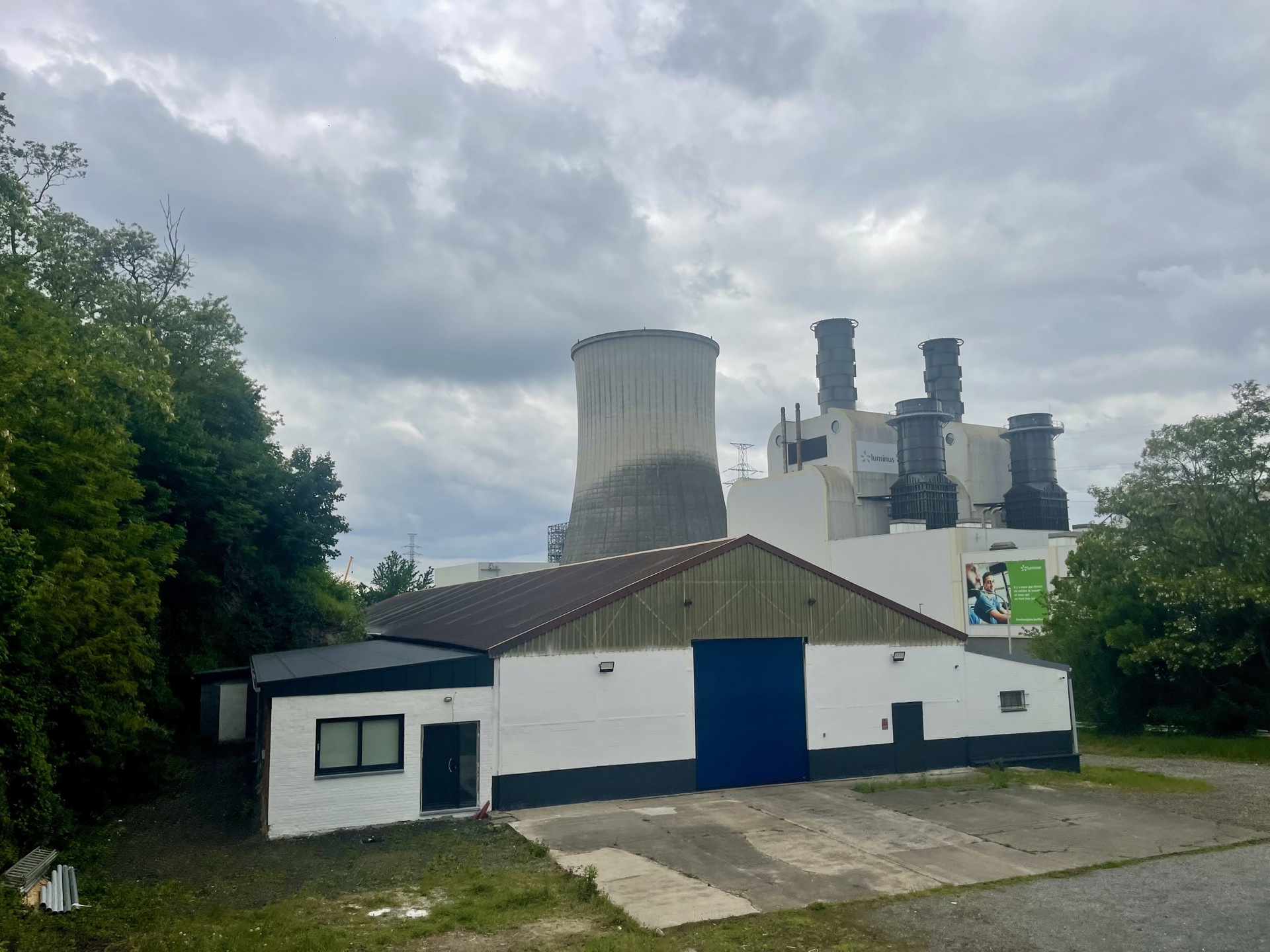 Industriële hal + kantoren + woning — Zeldzaam op de markt - foto 2