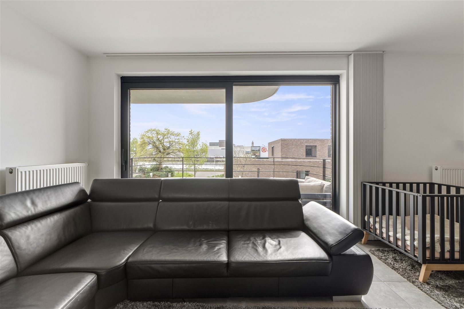 TE KOOP: Stijlvol appartement met zuidgericht terras én kanaalzicht in Hasselt! - foto 5