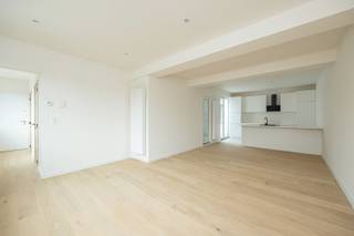 Gerenoveerd lichtrijk appartement op centrale ligging vlakbij winkels, openbaar vervoer, grote verbindingswegen,... Het appartement is zeer...