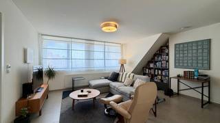 Ben jij op zoek naar een stijlvol appartement waar comfort, licht en buitenruimte centraal staan? Dit prachtige appartement op de bovenste verdieping aan de Pastoor Van Dijckstraat 7 in Runkst biedt het allemaal. Gelegen in een van de meest geliefde en gezellige wijken van Hasselt, combineert deze locatie rust met de nabijheid van het bruisende stadscentrum.<br /><br />Indeling:<br /><br />Verdiep +3:<br /><br />- woonkamer<br />- keuken<br />- Berging<br />- nachthal<br />- 2 slaapkamers <br />- badkamer <br />- toilet<br />- ruim terras aan de achterzijde<br /><br />Technische info:<br /><br />- individuele centrale verwarming aardgas<br />- ventilatiesysteem<br />- a.o./maand: € 50,00 <br />- EPC: 125 kWh/m²<br />- geen lift aanwezig<br /><br />De snelste manier om een bezoek te brengen aan dit appartement? Vraag je bezoek aan via de rode knop op onze website (www.dewaele.com).<br /><br />Telefonisch kunnen er geen afspraken gemaakt worden. Bij andere vragen kun je ons telefonisch contacteren via 011 30 50 50.<br /><br />Tot binnenkort