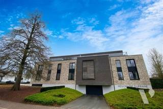Magnifique appartement moderne au dernier étage (Penthouse) avec 2 chambres à coucher, deux (2 !) super grandes terrasses et une place de...