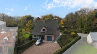 Dit landhuis met uitzonderlijke grond aan werd opgetrokken in 1988 met zeer degelijke en duurzame materialen in een mooie landelijke stijl...