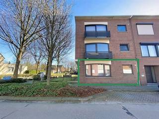 Ruim gelijkvloers appartement met zonnige tuin en garage nabij centrum Brasschaat. Dit instapklare gelijkvloersappartement is ideaal gelegen vlakbij...