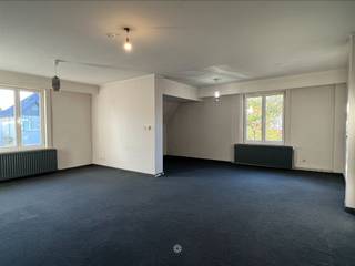 DE PINTE - Bent u op zoek naar een duplex-appartement TE HUUR nabij het centrum van De Pinte?Dan is dit appartement misschien iets voor u! De...