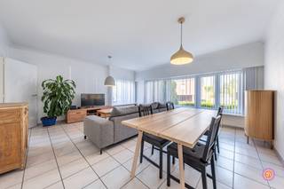 In het landelijke en bijzonder rustige Branst, deelgemeente van Bornem, vinden we dit charmante gelijkvloers appartement terug. Dankzij de...