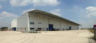 - magazijn 7.700m²<br />- 6 loskades<br />- luifel en terrein <br />- langs de E313