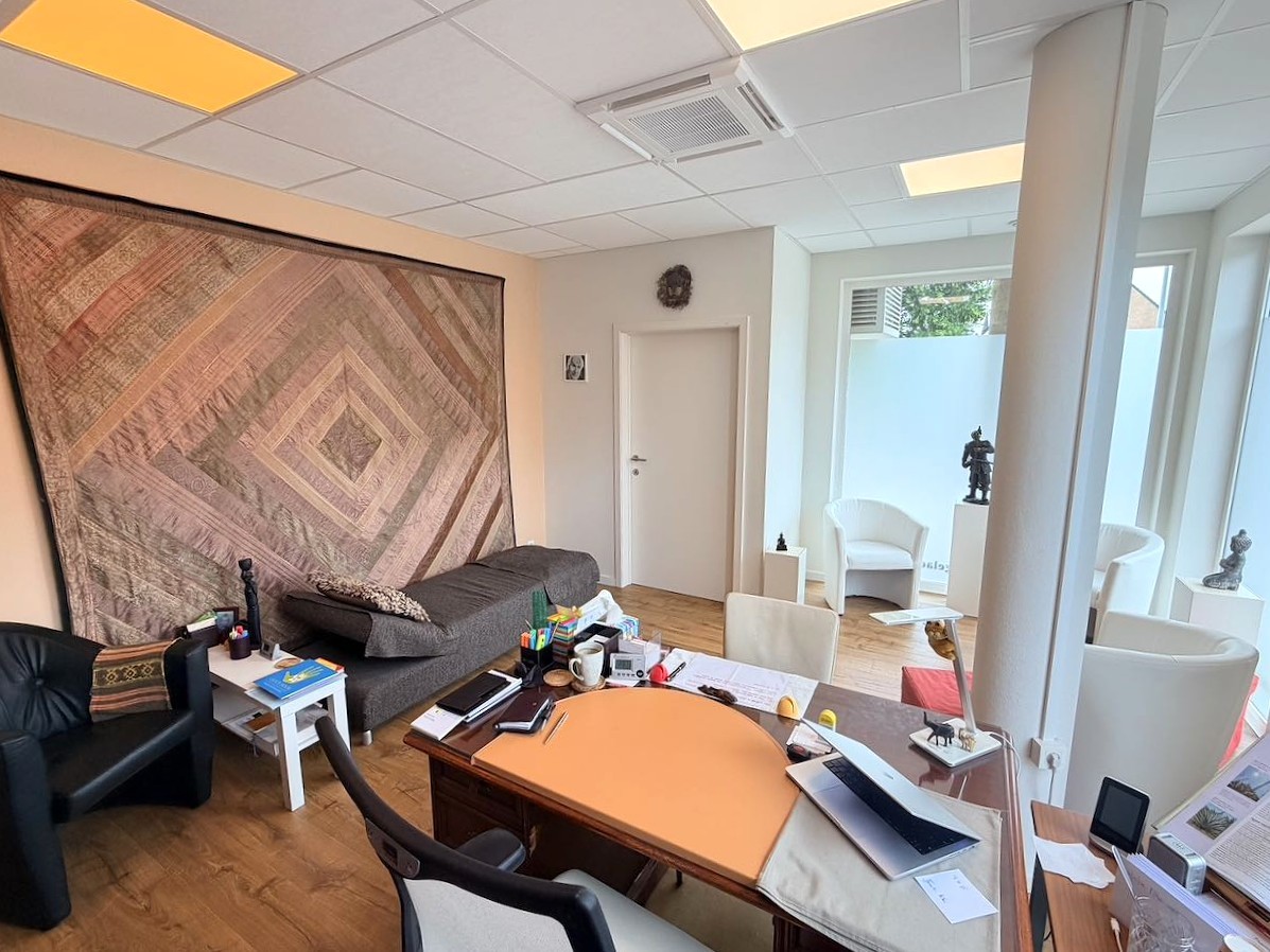 Instapklare kantoor-/praktijkruimte op strategische hoekligging met 6 staanplaatsen - foto 5