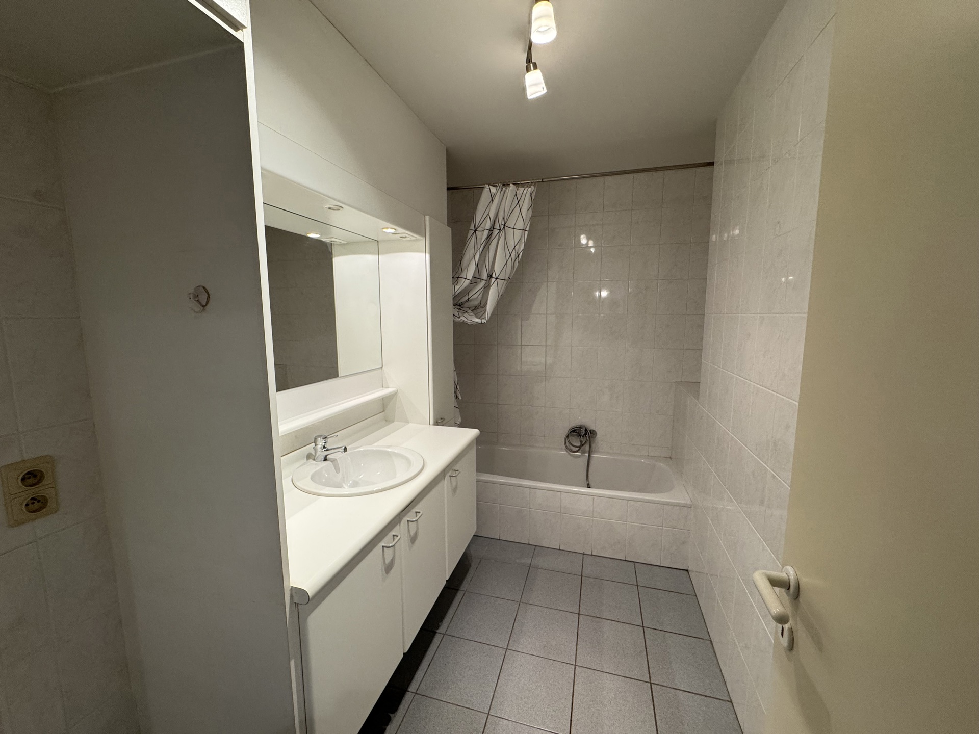 Ruim appartement met terras in hartje Bornem - foto 4