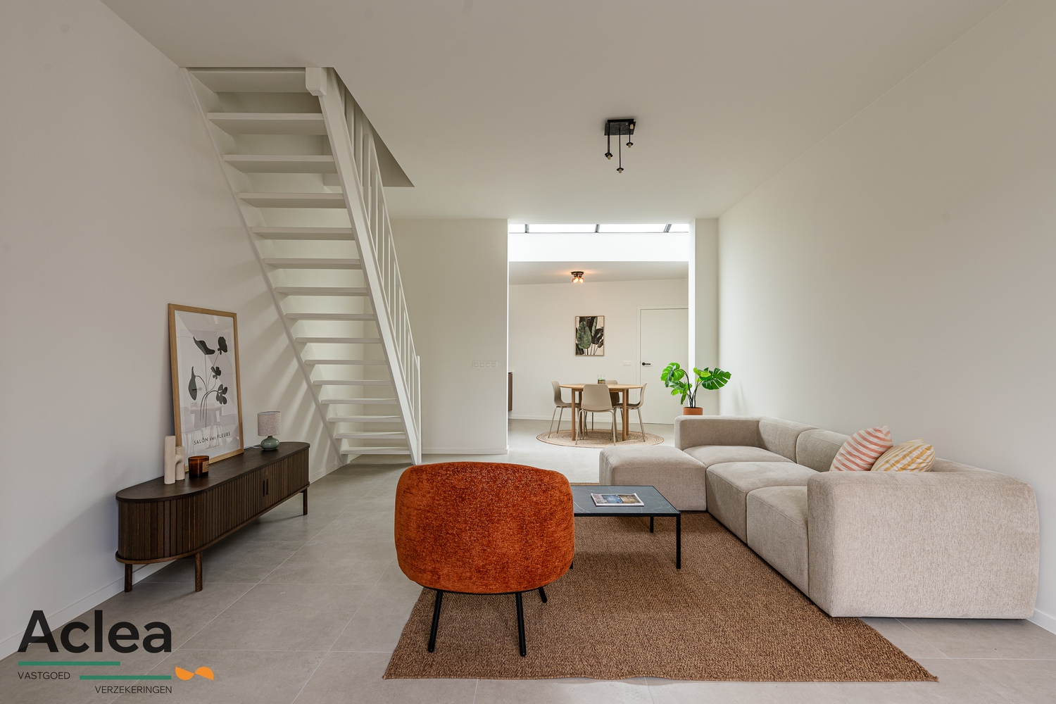 Stijlvol gerenoveerde woning met tuin en parkeerplaats - foto 2