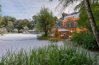 On the border of Schoten and 's Gravenwezel, you will find this piece of history from 1758. Situated on a plot of approximately 9,053m², the villa...
