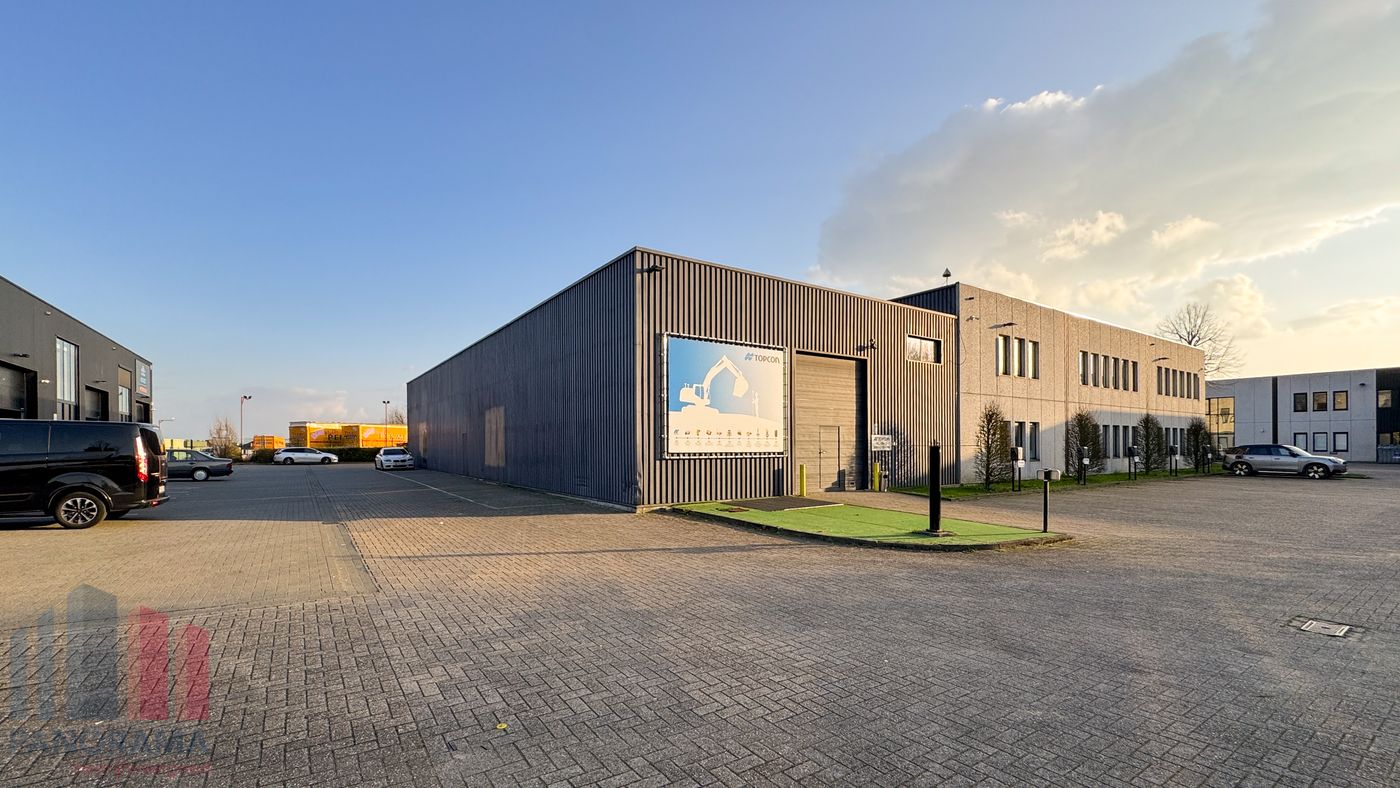 KMO-UNIT MET 455 m² MAGAZIJN, 60 m² MEZZANINE EN 267 m² INGERICHTE KANTOREN OP TOPLOCATIE - foto 1