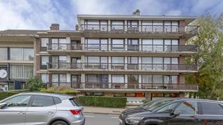 Mooi en ruim vernieuwd appartement met 2 slaapkamers en 2 terrassen te Ganshoren in een wijk waar het zeer aangenaam wonen is. In nabijheid van...