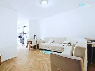 📞 Information & viewings: 02 315 77 22 or maxime.l@weinvest.be<br />We Invest is offering this apartment for sale exclusively, ideally located on Chaussée de Ninove in Molenbeek-Saint-Jean. In the immediate vicinity: supermarkets (Delhaize, Lidl, Action), bakeries, bookshops, and numerous small shops make everyday life easier. Several schools, including L'Etincelle school (Chaussée de Ninove 132), are within walking distance, as are metro, tram, and bus stops that provide quick access to the center of Brussels and the West Station. The Porte de Ninove park and Vandenheuvel park offer beautiful green spaces nearby for relaxation. On the third floor of a well-maintained building, this 67 m² apartment offers two bedrooms, a large living room, a shower room, and a kitchen. Individual gas heating, double glazing, PEB D (188 kWh/m² per year, CO₂: 37), compliant electricity, low charges. <br />Sale subject to registration fees. Reduction possible (under certain conditions).<br />Don't miss all our exclusive listings on our website WWW.WEINVEST.BE.