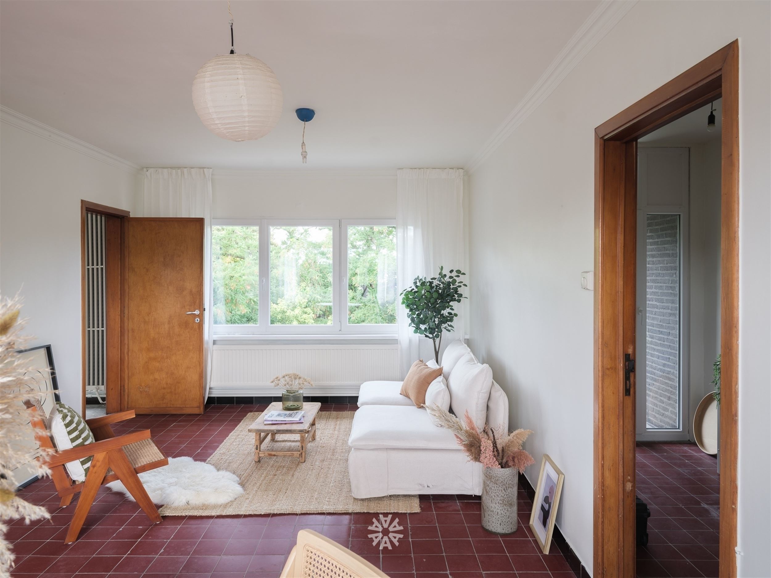 Nice to renovate 2-bedroom sunroom apartment! - photo 5