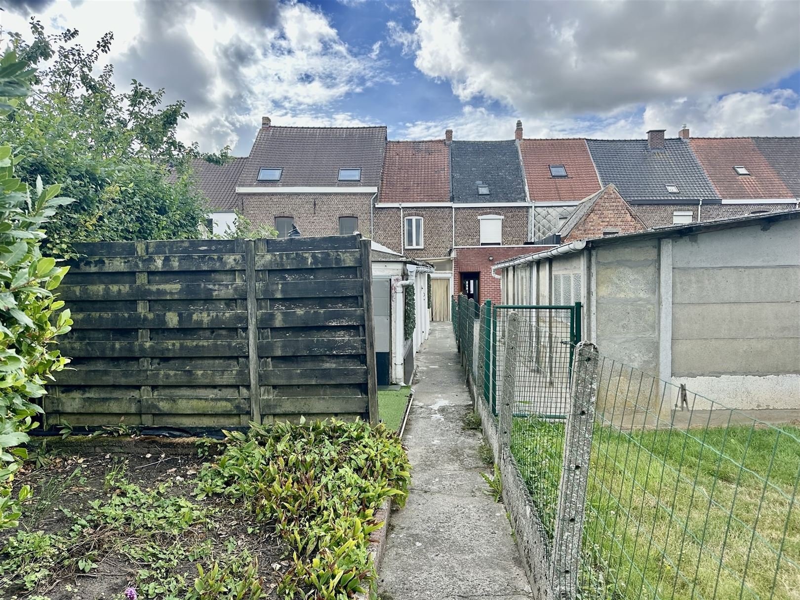 Te renoveren rijwoning te Eine. - foto 1