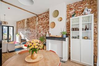 In 2060 Antwerpen, verborgen achter een karaktervolle gevel, vind je dit charmant 1 SLK-appartement met inpandig terras!Het appartement combineert...