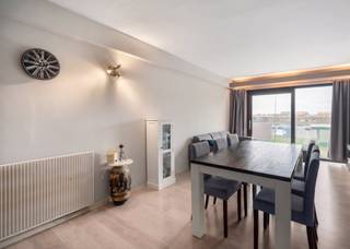 Te koop: instapklaar 1-slaapkamerappartement in Middelkerke, centraal gelegen op de Leopoldlaan nabij winkels, openbaar vervoer en de Zeedijk.Dit...