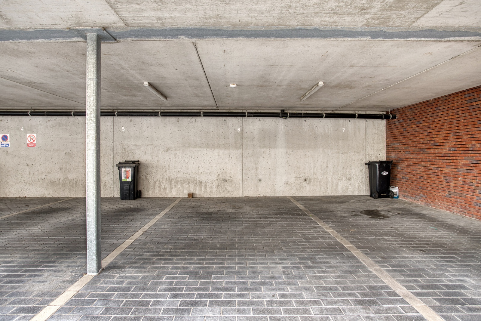 Overdekte autostaanplaats nabij centrum Diksmuide - foto 2