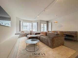 Prachtig gerenoveerd appartement met zijdelings zeezicht op een uitzonderlijke ligging vlakbij het Driehoeksplein.Het appartement is doordacht...