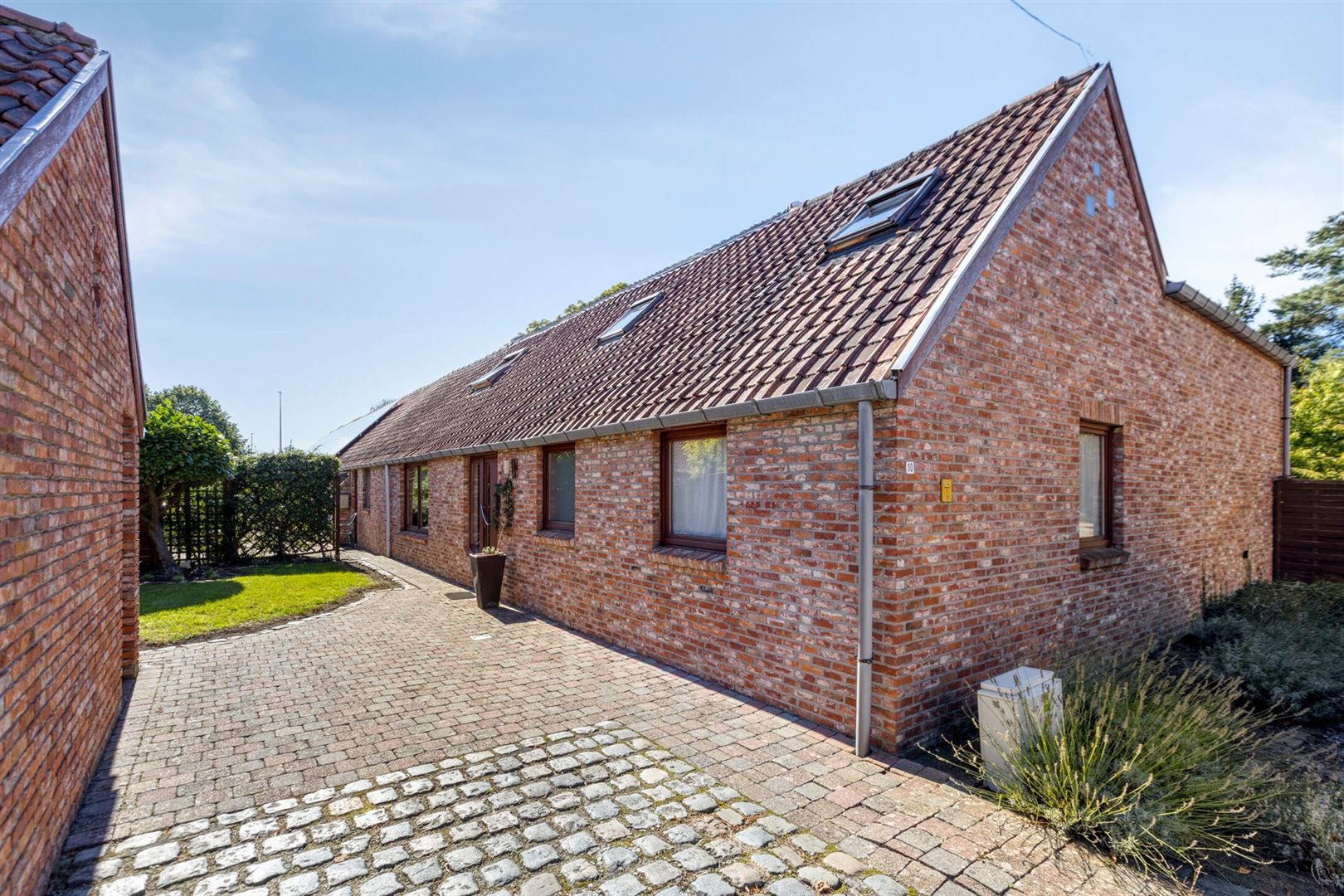 TE KOOP: Uniek woon- en investeringspand met ruime woning en 6 verhuurde studio’s te Heusden-Zolder! - foto 5