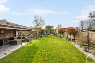 Deze ruime en energiezuinige woonst gelegen in een rustige wijk te Wervik biedt alle ruimte met z'n 4 slaapkamers (6 mogelijk), 2 badkamers en...