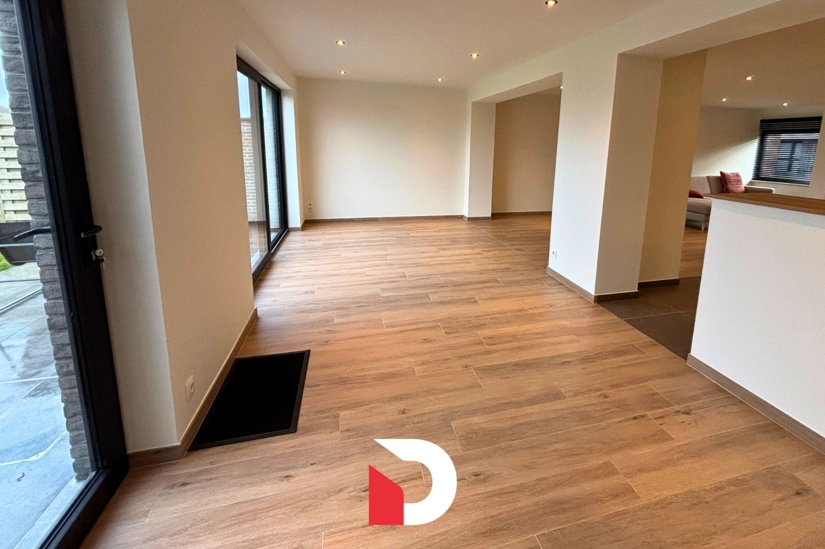 Gerenoveerde, lichtrijke woning met 3 slaapkamers en garage - foto 2