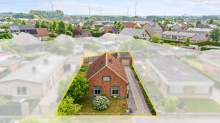 In een rustige en groene buurt vind je deze verzorgde bungalow met alle comfort op één niveau.De woning bestaat uit een inkomhal, aangename...