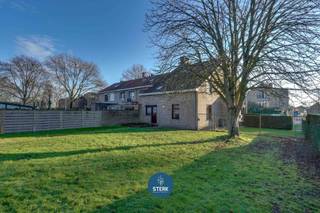 OP TE KNAPPEN GEZINSWONING MET VEEL POTENTIEEL NABIJ MAASTRICHT !We vinden deze halfopen woning met een bewoonbare oppervlakte van 202 m² terug op...