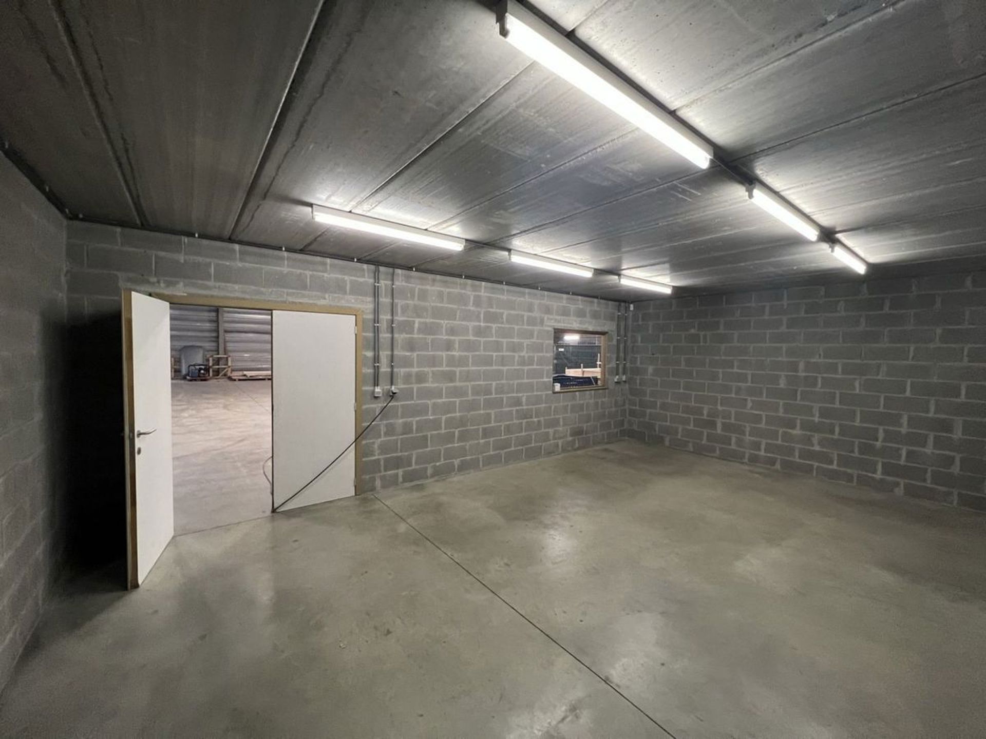 CENTRAAL GELEGEN MAGAZIJN VAN 450M² - foto 4